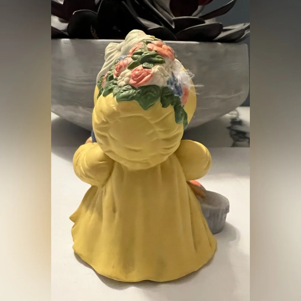 VTG Chapeau Noelle By Lucy Rigg “Alison” Bear Easter Egg Porcelain Figurine #755
